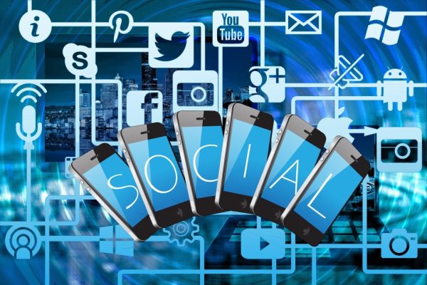Social media apps connect people but also create unrealistic expectations