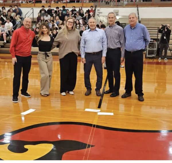 Mentor High School Aumni Hall of Fame Inductees (Left to right: Matt Hearn, Julie Kandalec, Samantha Muzic-Weaver, Gerald Scott, Mark Proegler, John Everett) Via Mentor High School Alumni Assicotion Facebook. 